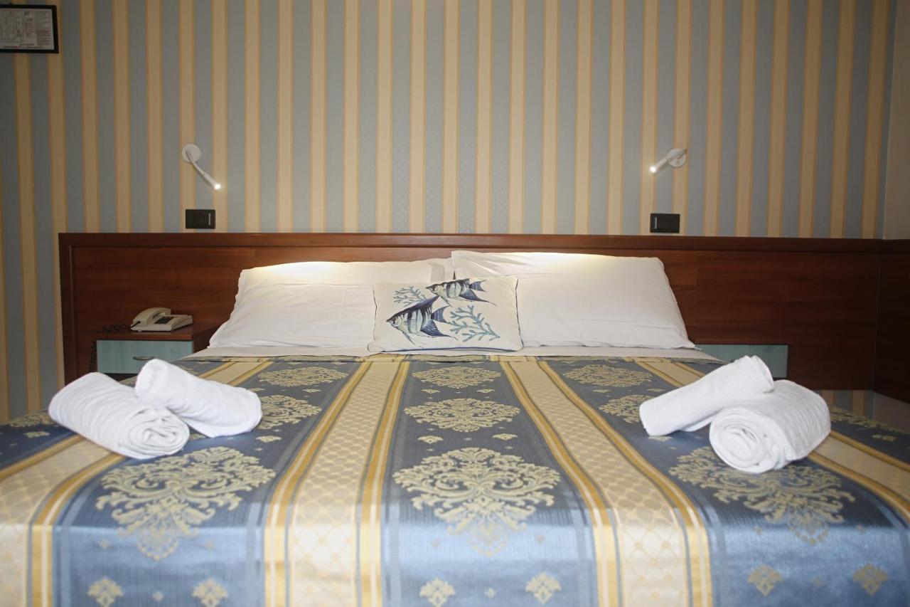 Hotel Dear Rimini Bagian luar foto