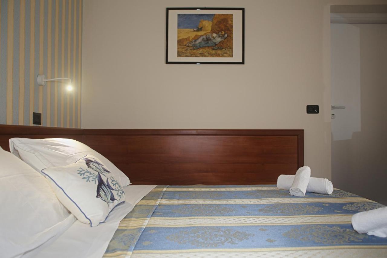 Hotel Dear Rimini Bagian luar foto