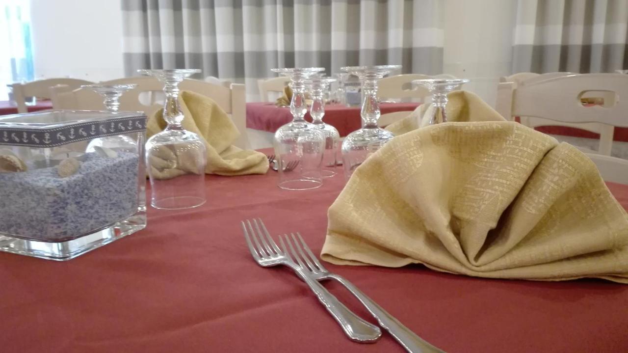 Hotel Dear Rimini Bagian luar foto