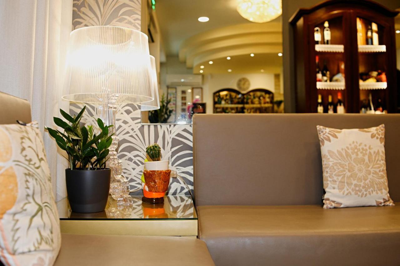 Hotel Dear Rimini Bagian luar foto
