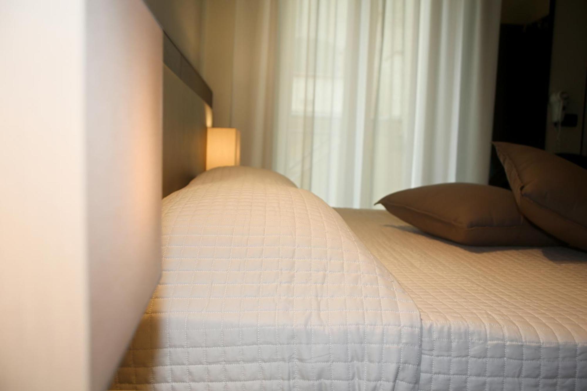 Hotel Dear Rimini Bagian luar foto