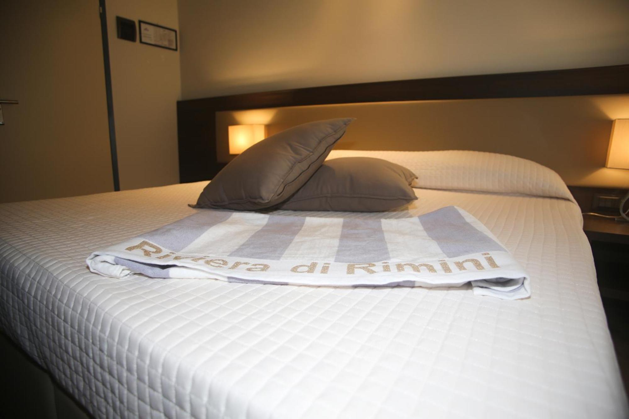 Hotel Dear Rimini Bagian luar foto