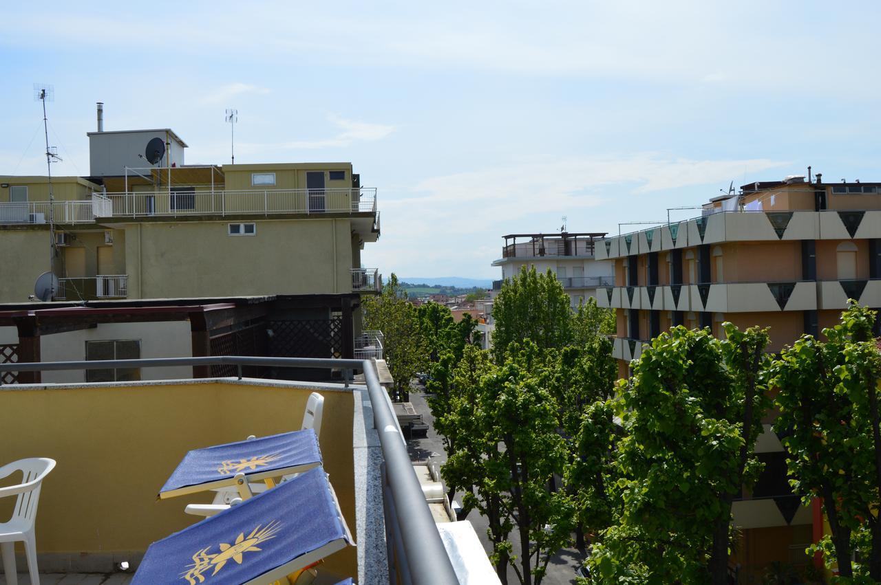 Hotel Dear Rimini Bagian luar foto