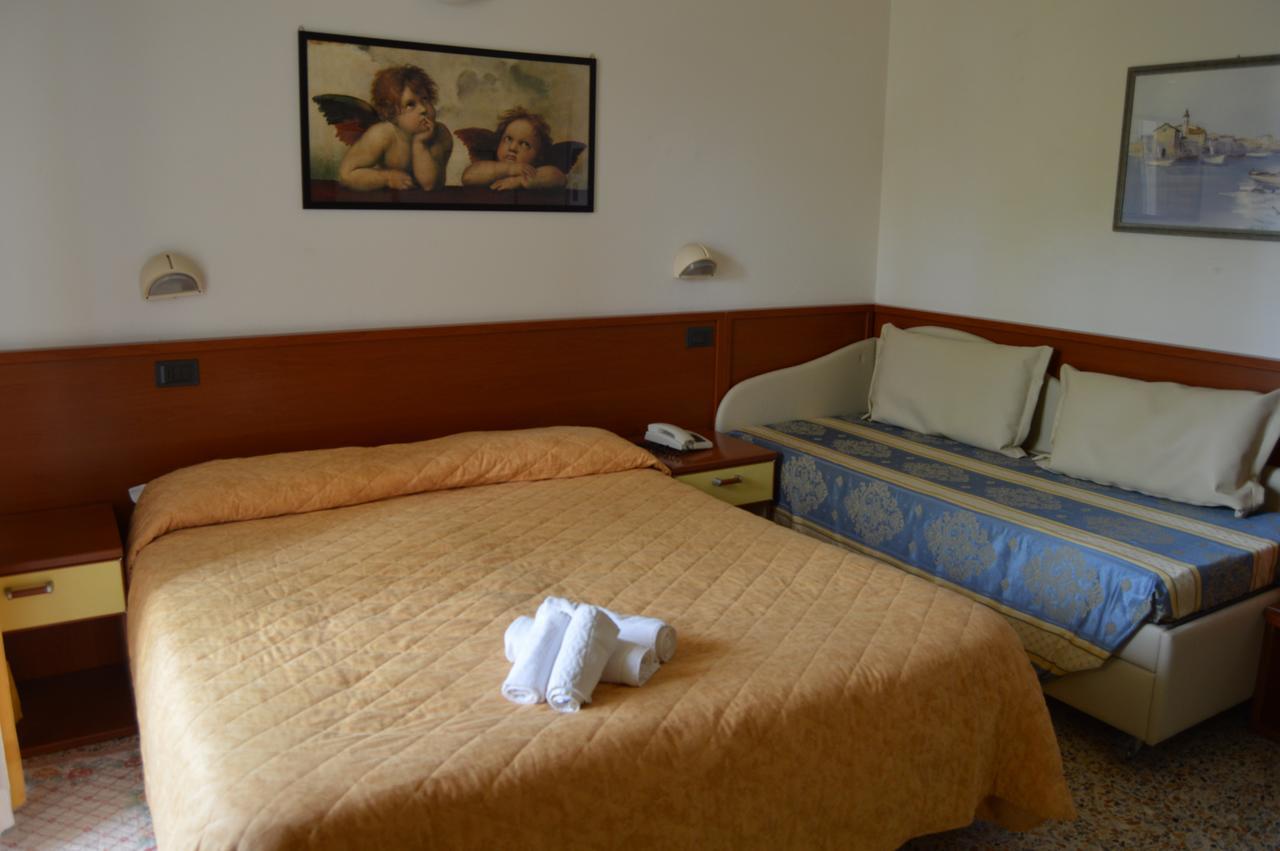 Hotel Dear Rimini Bagian luar foto