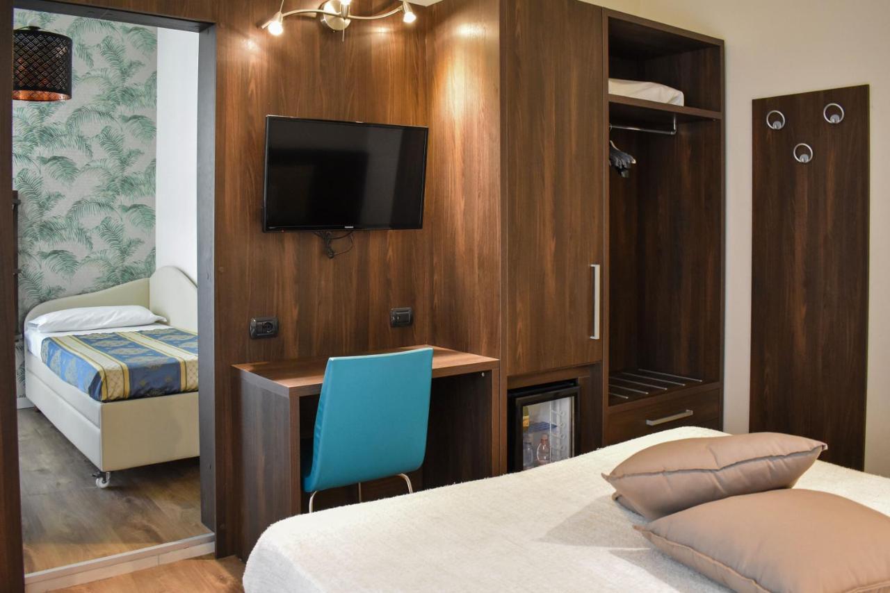 Hotel Dear Rimini Bagian luar foto