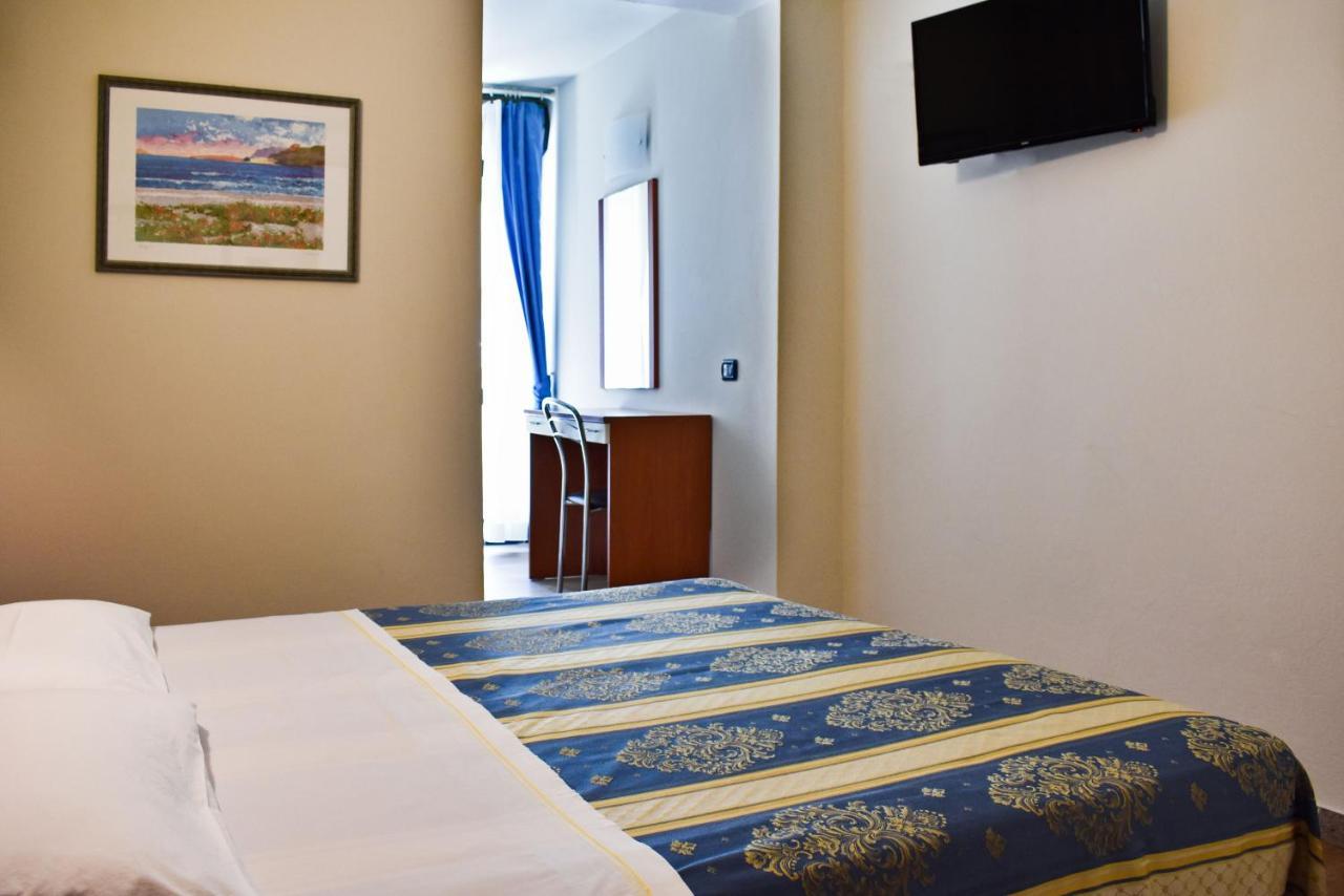 Hotel Dear Rimini Bagian luar foto