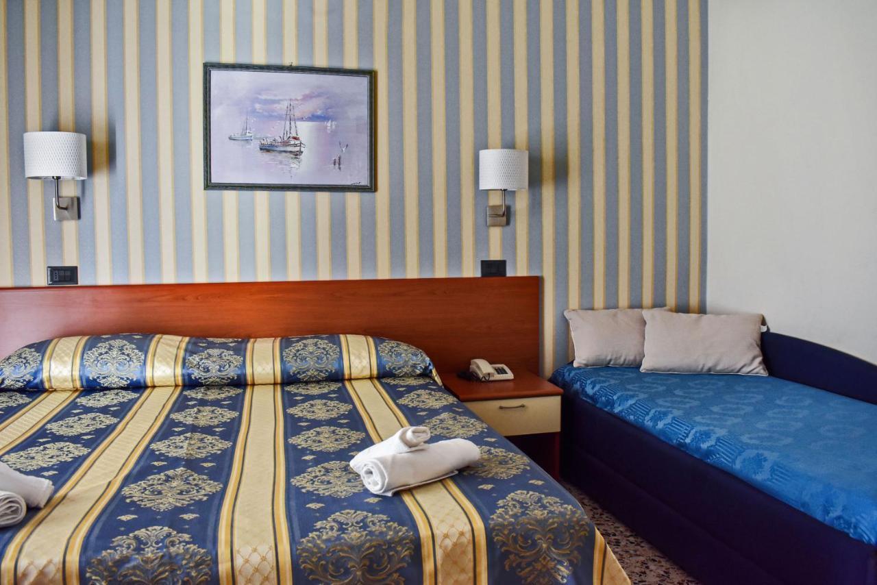 Hotel Dear Rimini Bagian luar foto