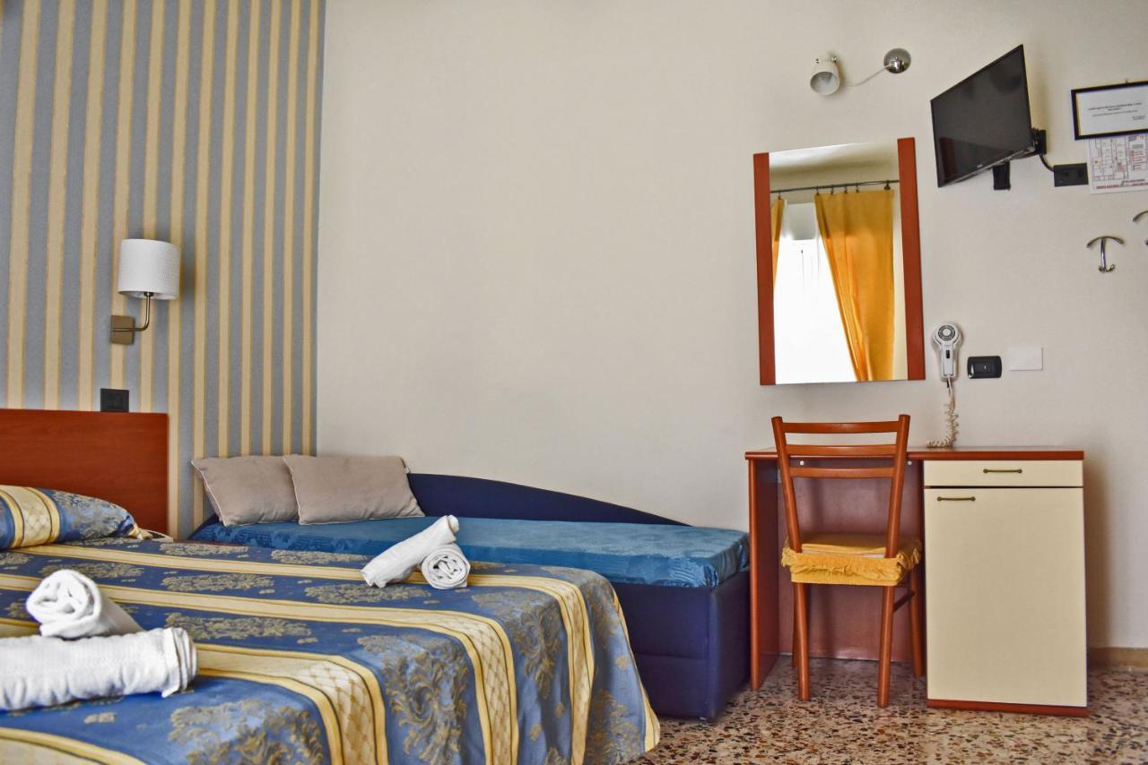 Hotel Dear Rimini Bagian luar foto